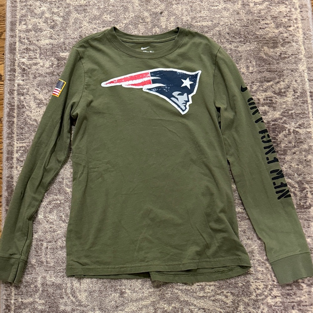 Nike LongSleeve New England Patriots Shirt. Youth large.